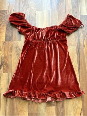 Urban Outfitters Woman’s Size M Rust Orange Velvet Off-Shoulder Dress